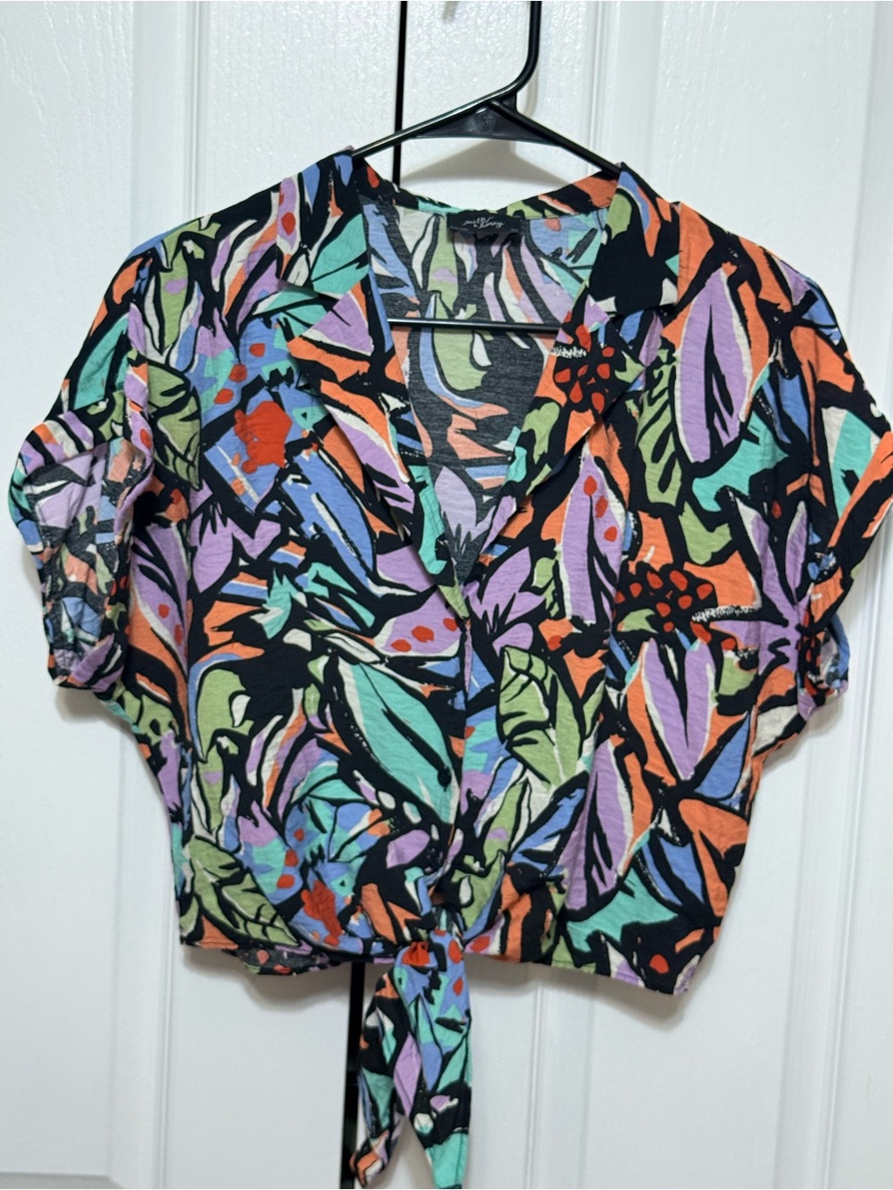 Abstract Leaf Tie-Front Crop Top - Black Multi